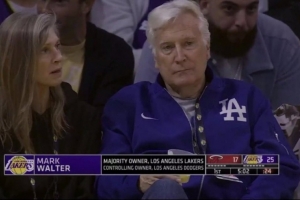 湖人新老板马克-沃尔特现场观战湖人 昨天他的道奇世界大赛两连冠